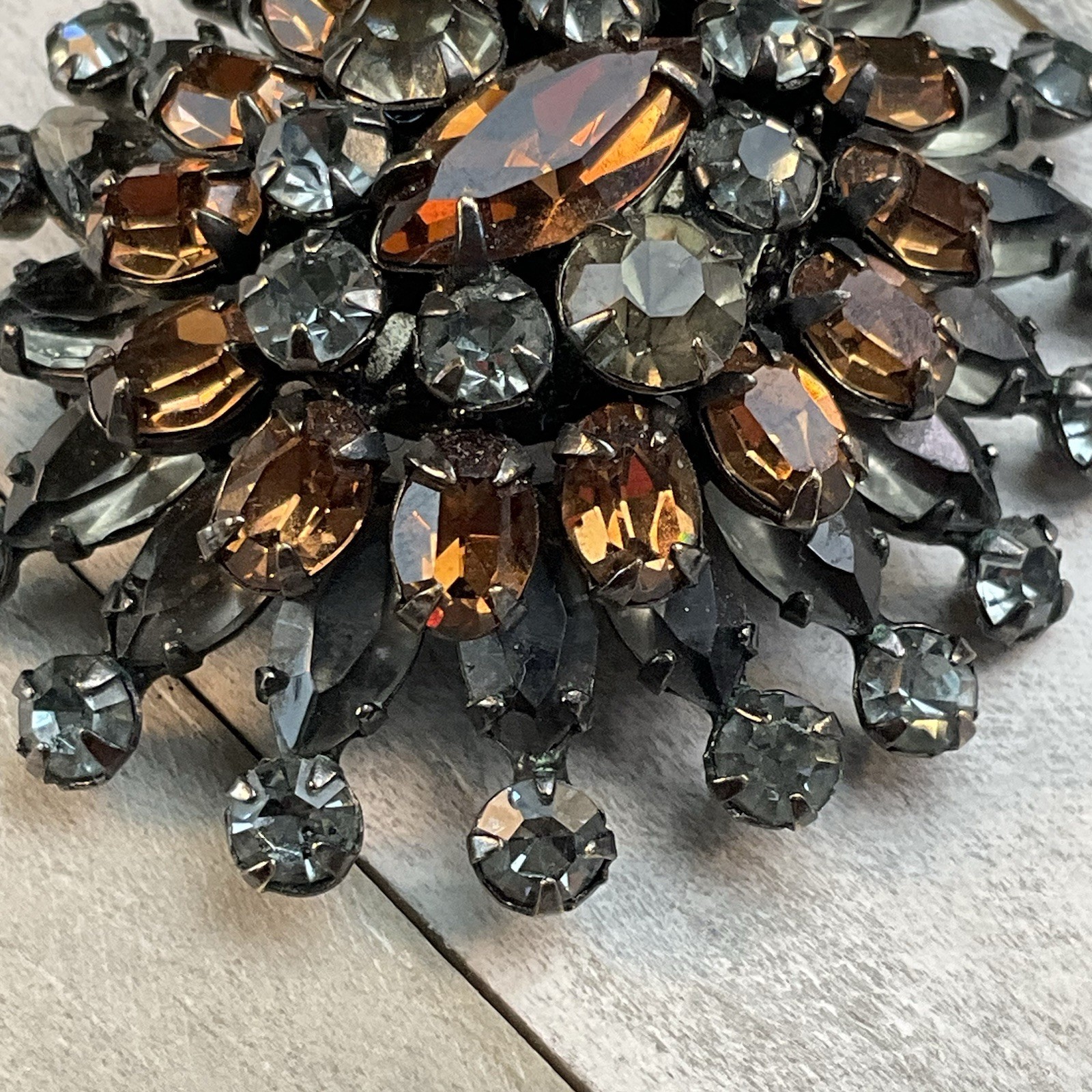 Schreiner Vintage Layered Smokey Gray Topaz Rhinestone Dome Brooch Pin READ