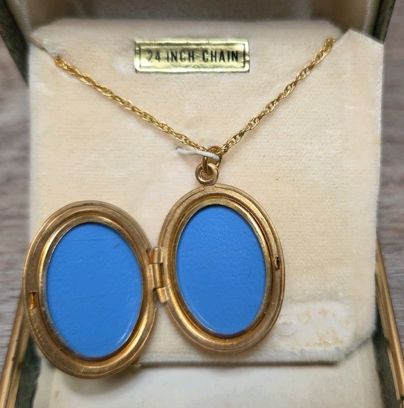 Vintage Gold Filled Locket Genuine Jade 24” Chain In The Original Case