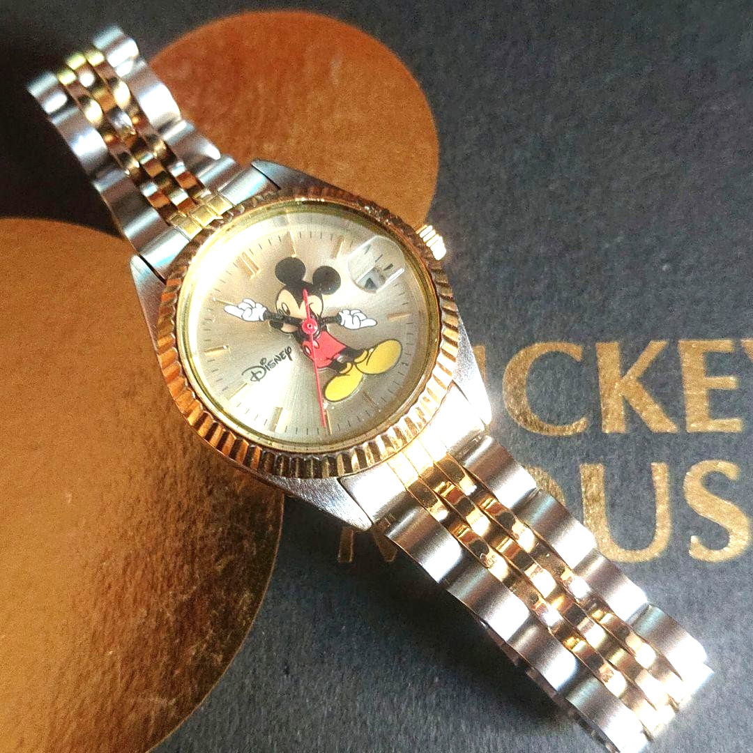 Disney Mickey Mouse Serrated Gold Day-Date Quartz Wristwatch Vintage Analogwatch