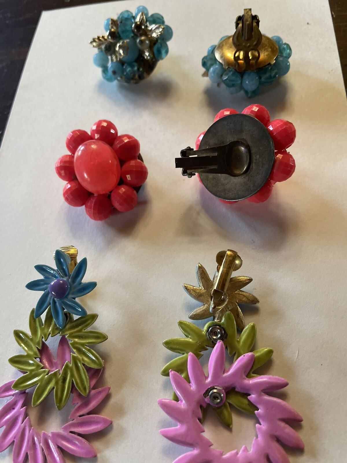 3 pair Vintage Tropical Island Multi Color Art Beach Clip Earrings. Rare Ref #17