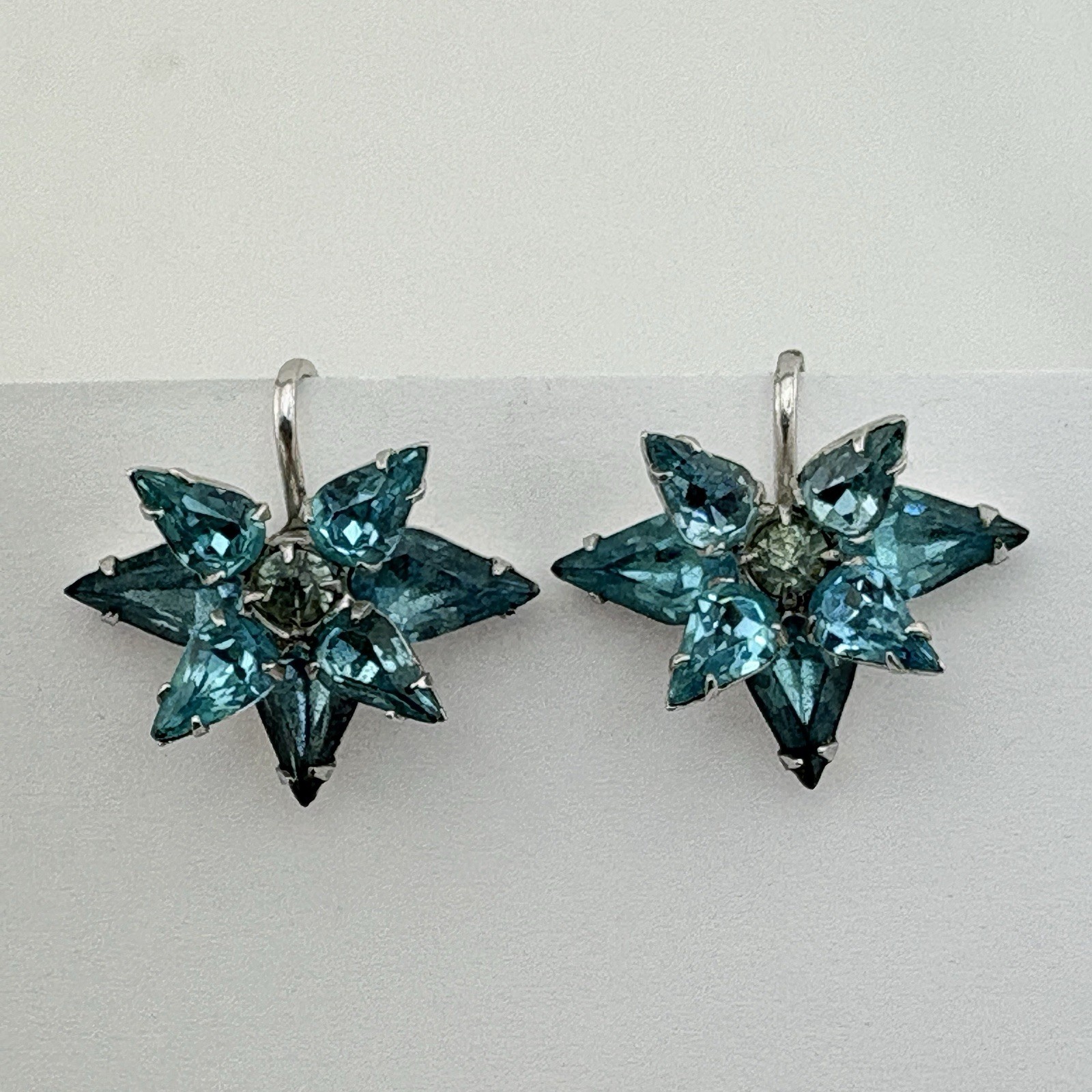Vintage Bright Aqua Blue Star Screw back Earrings Silvertone 1950’s Retro