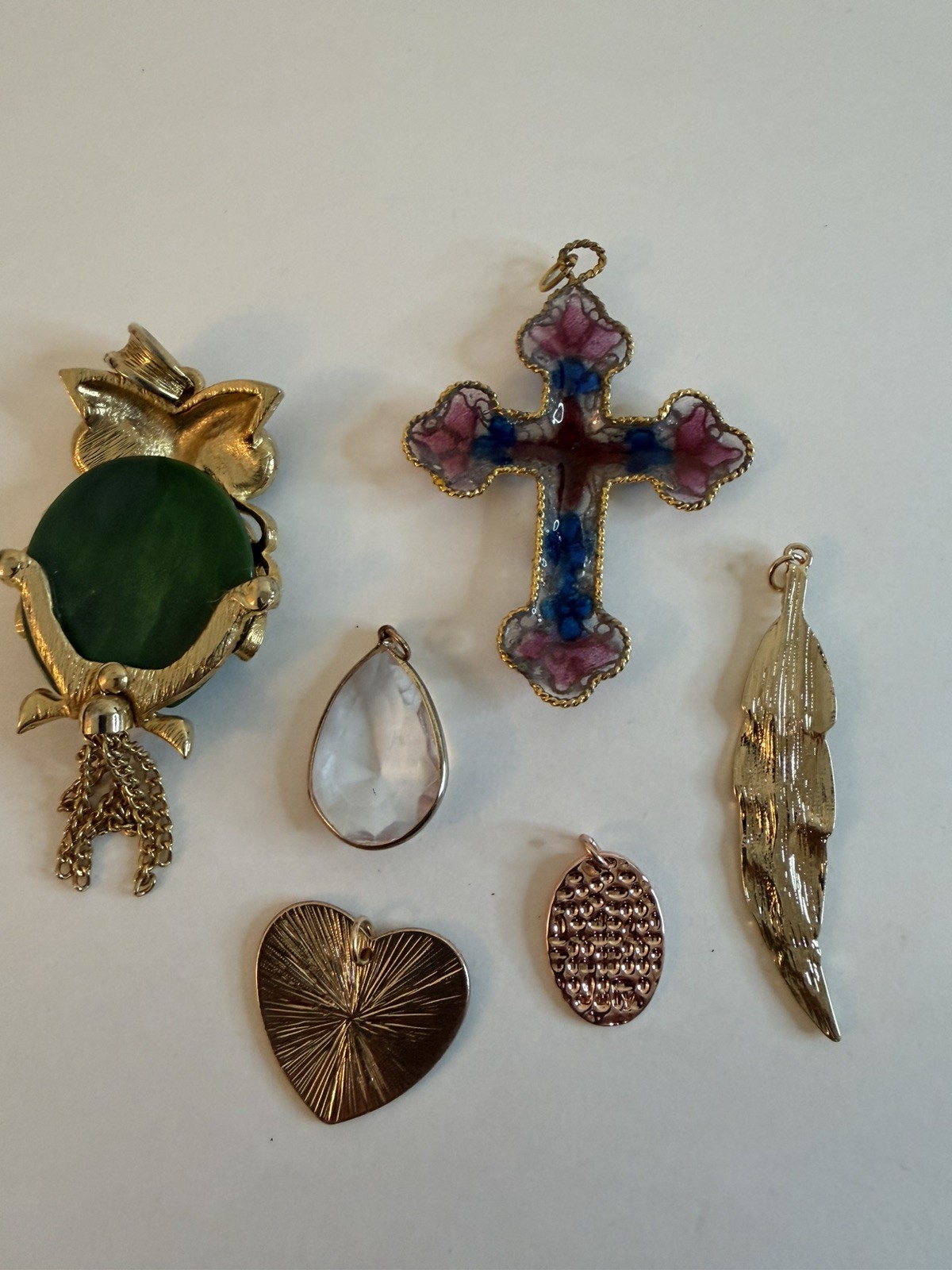 Lot Of 31 Necklace Pendants & Charms Multiple Styles & Sizes Pre-Owned