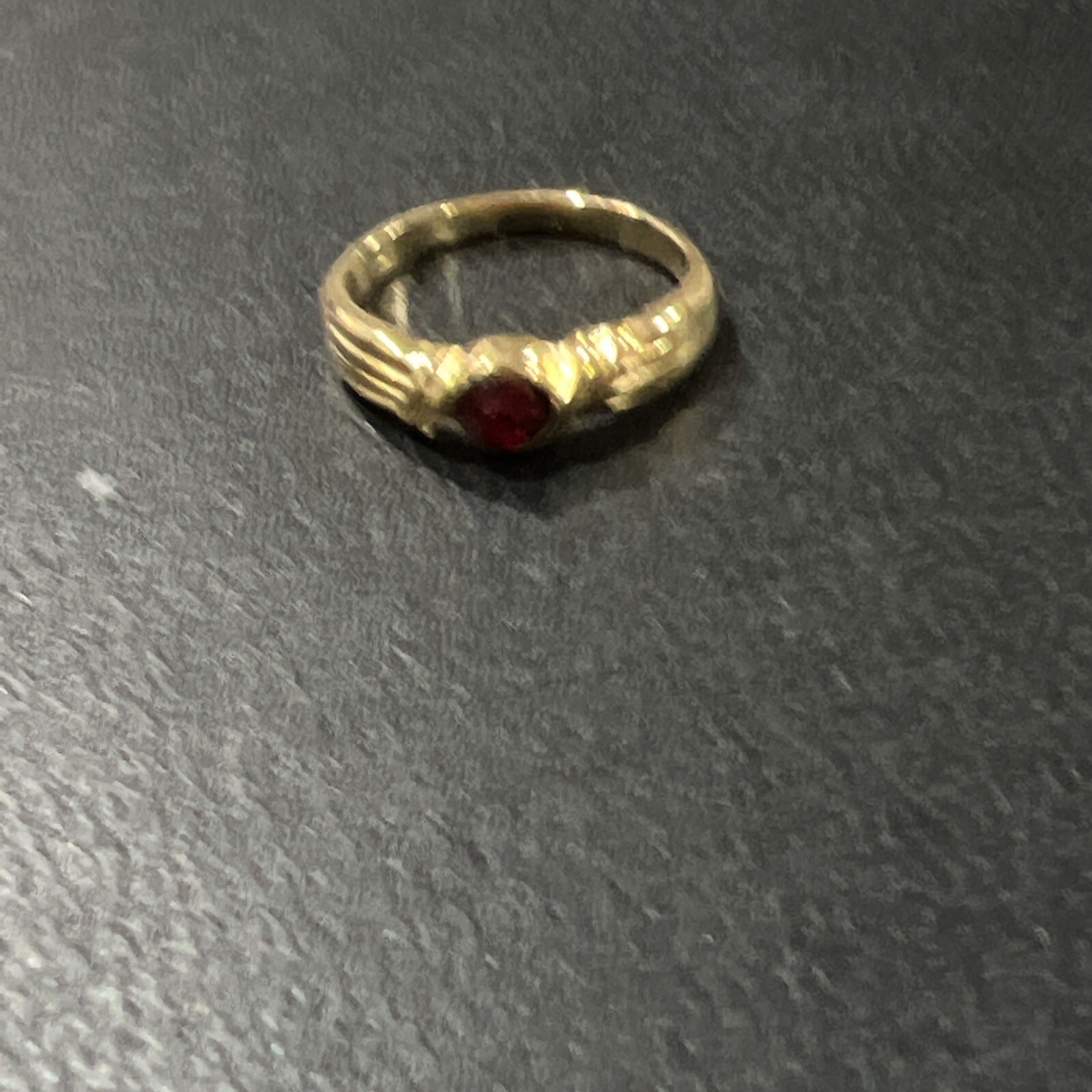 Modern ring size 6.5 red stone unbranded estate jewelry