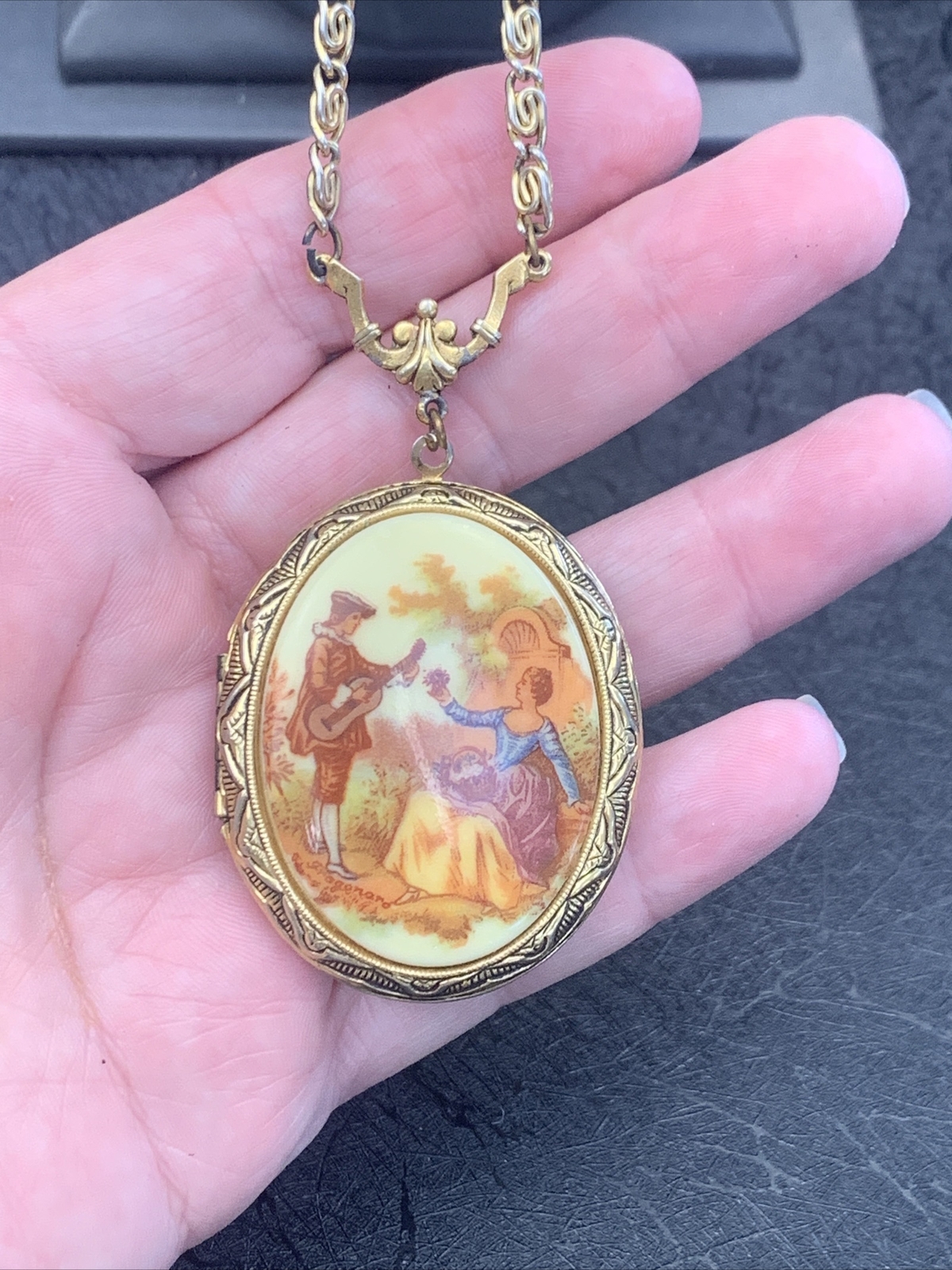 vintage 1950s mid century lariet picture locket gold tone pendant necklace 30”