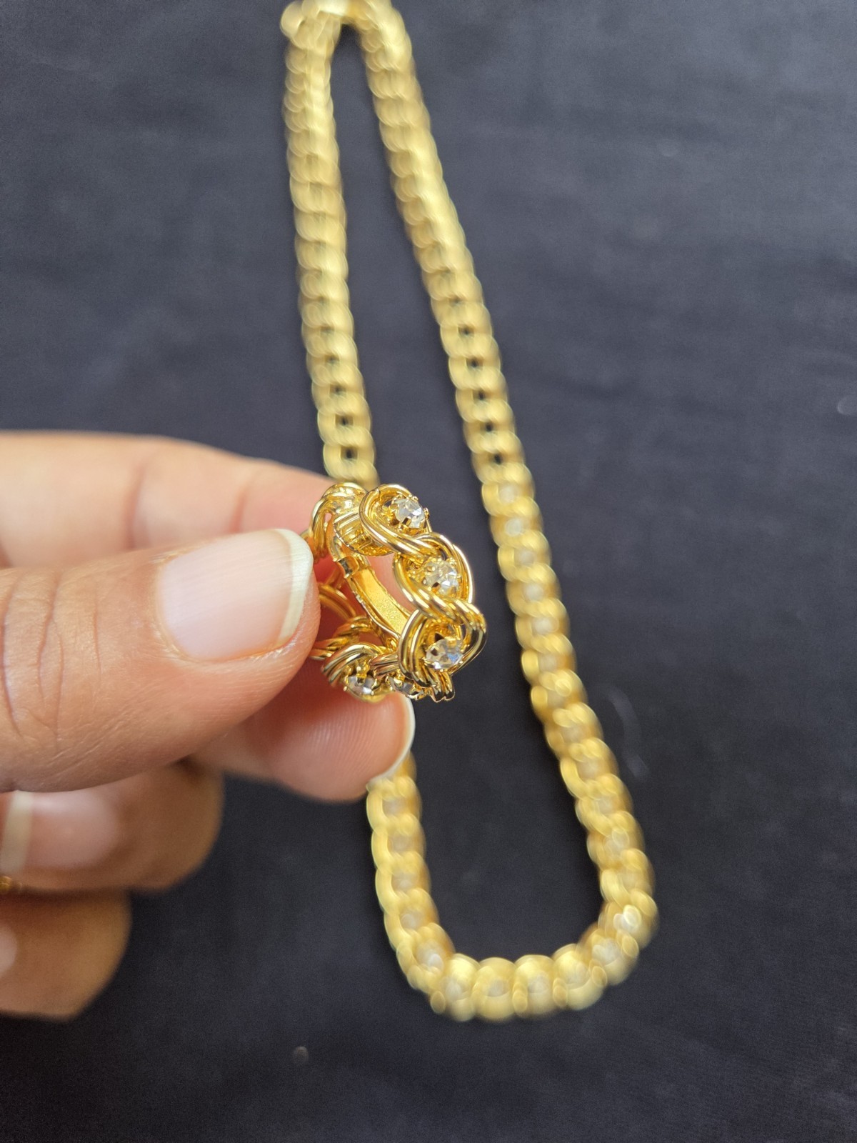 Gorgeous! Goldtone & Rhinestone Necklace(15″) & Clipon Earrings(.75″) Vtg