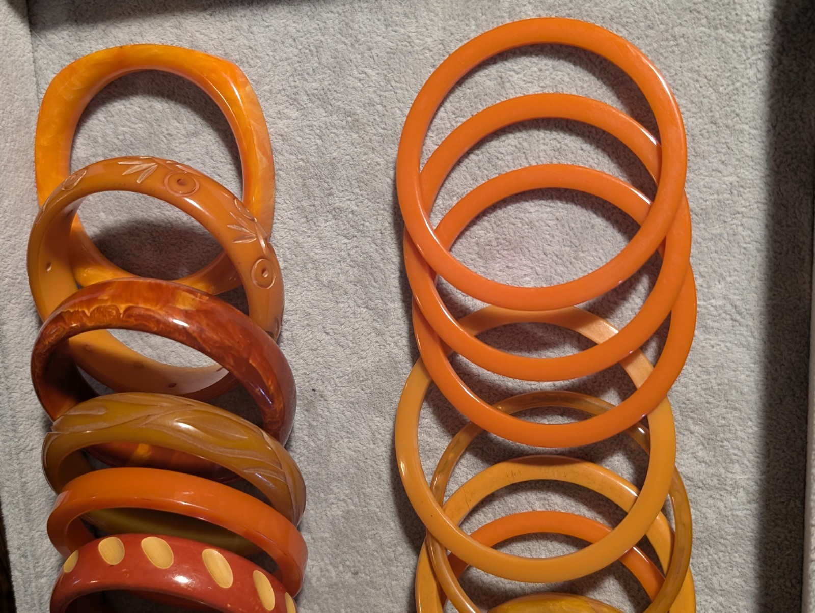 20 Vintage Bakelite Orange Bracelets! Carved – End Of The Day – Awesome Lot!
