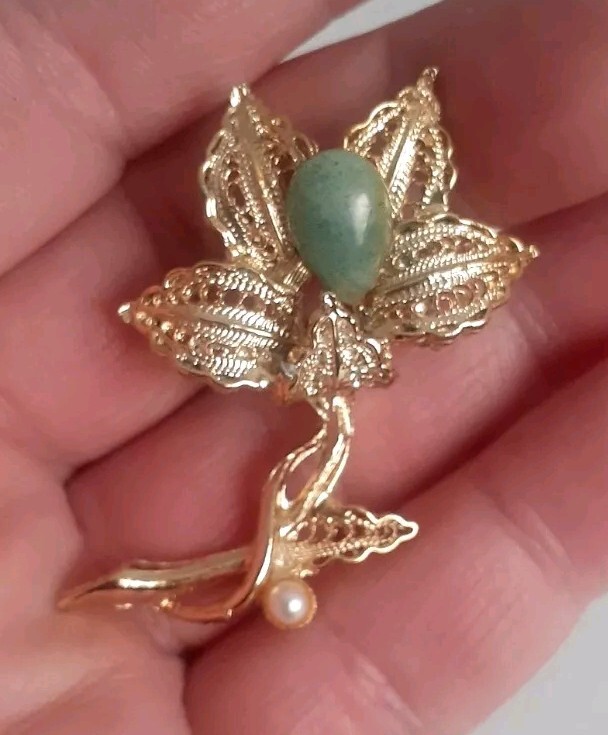 Gold tone Flower Brooch/pin With Jade Stone & Faux pearl