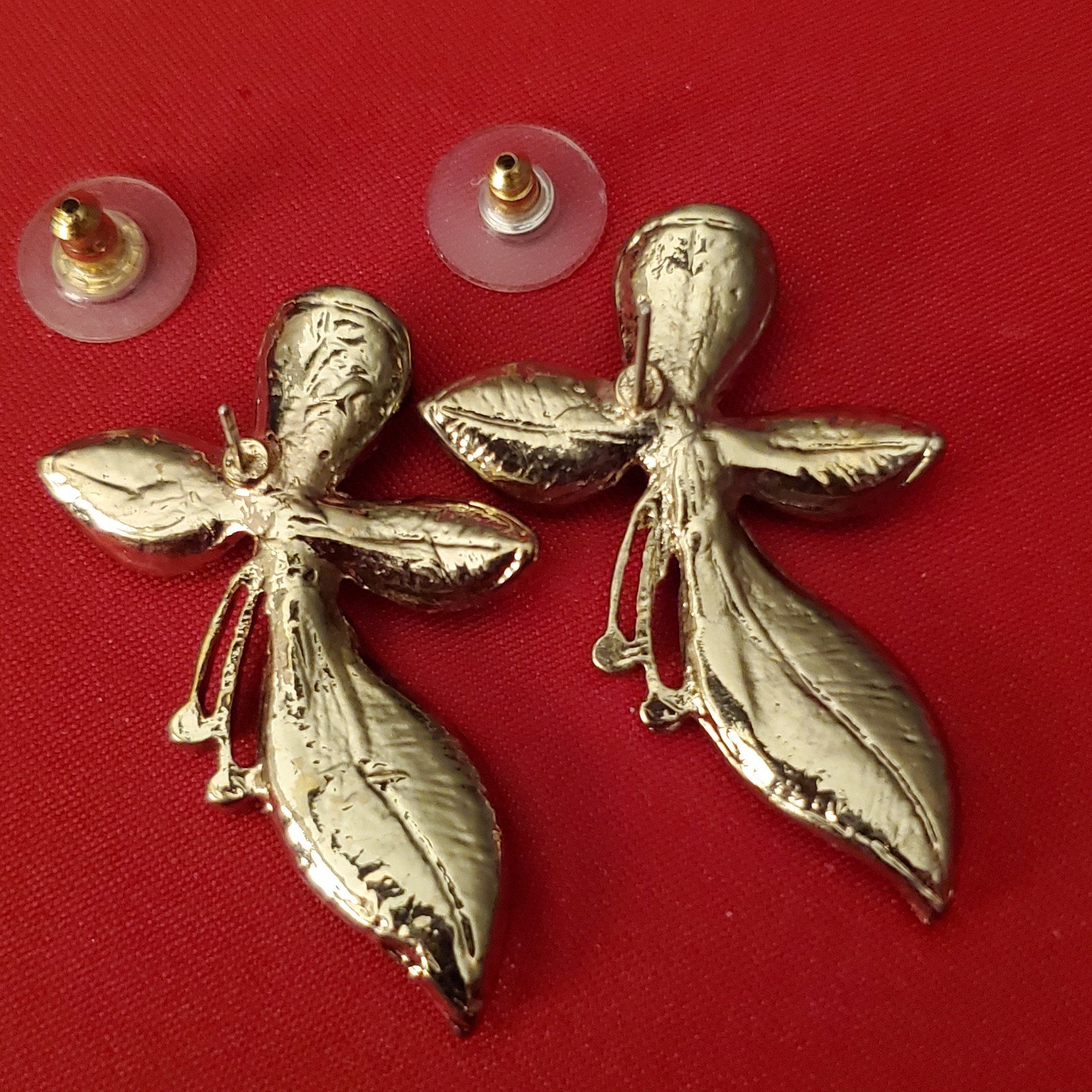 Avon 35th Anniversary 2006 Rhinestone Flower Brooch with coordinated earring set