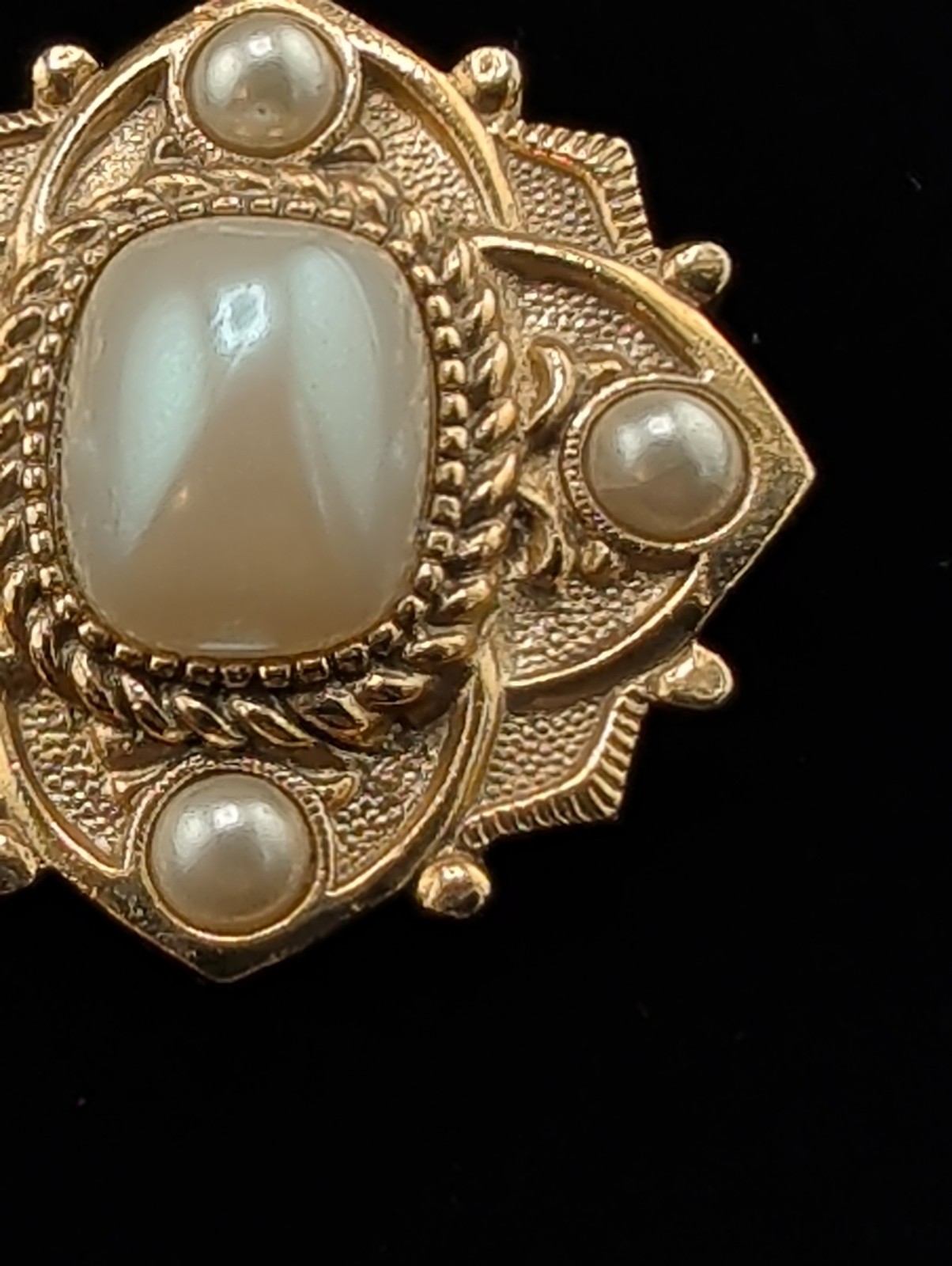 Vintage Victorian-style filigree pattern Gold Tone faux pearl accents Brooch