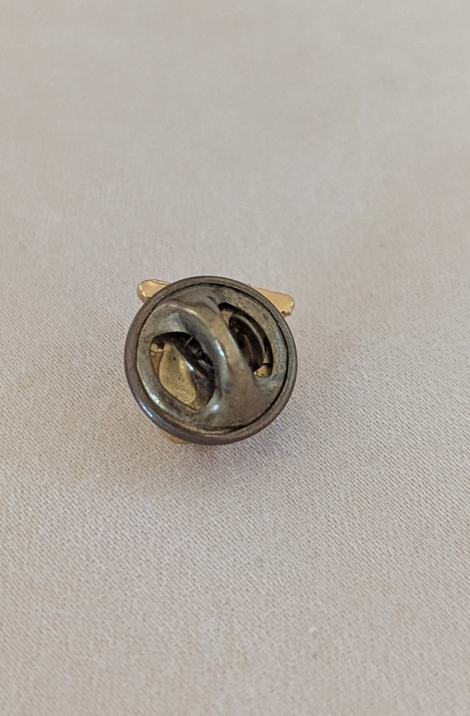 Vintage Gold Tone Apple Pin–Teacher Appreciation Gift