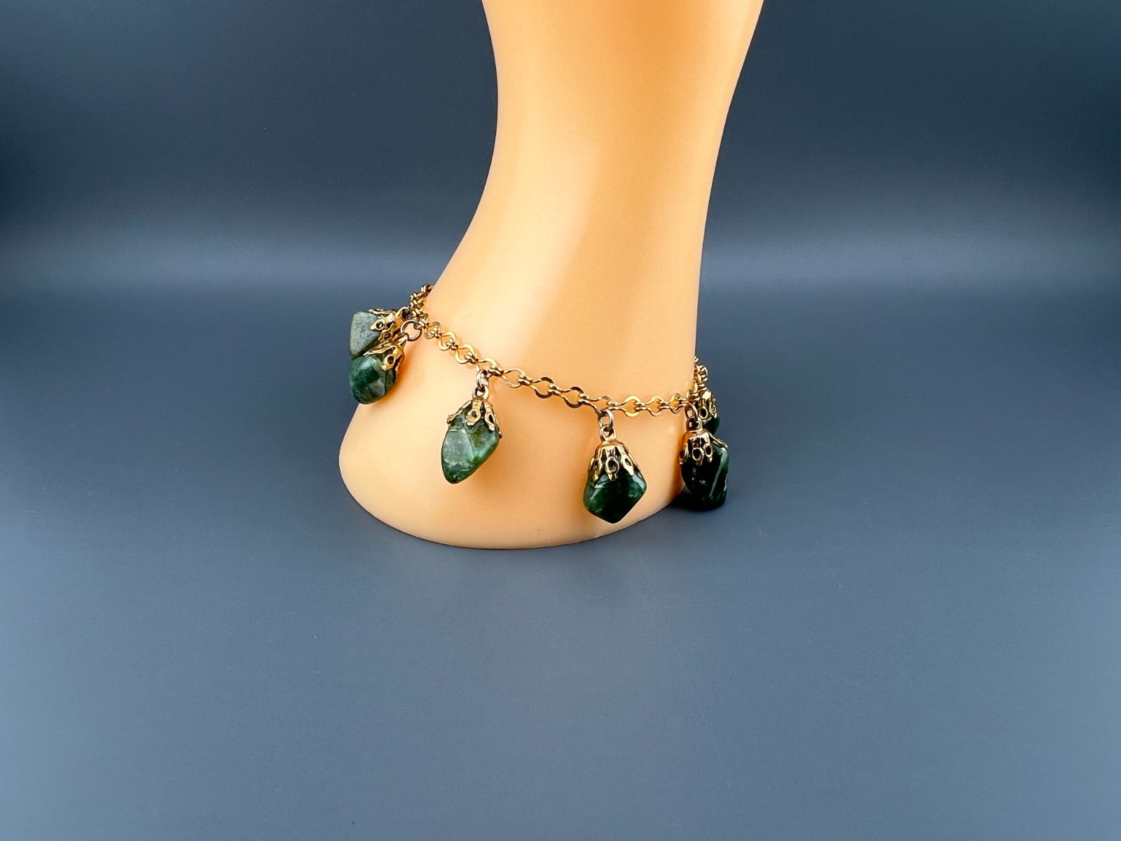 Vintage Charm Bracelet Green Gemstone Gold Tone Serpentine 7″ Fancy Link Boho