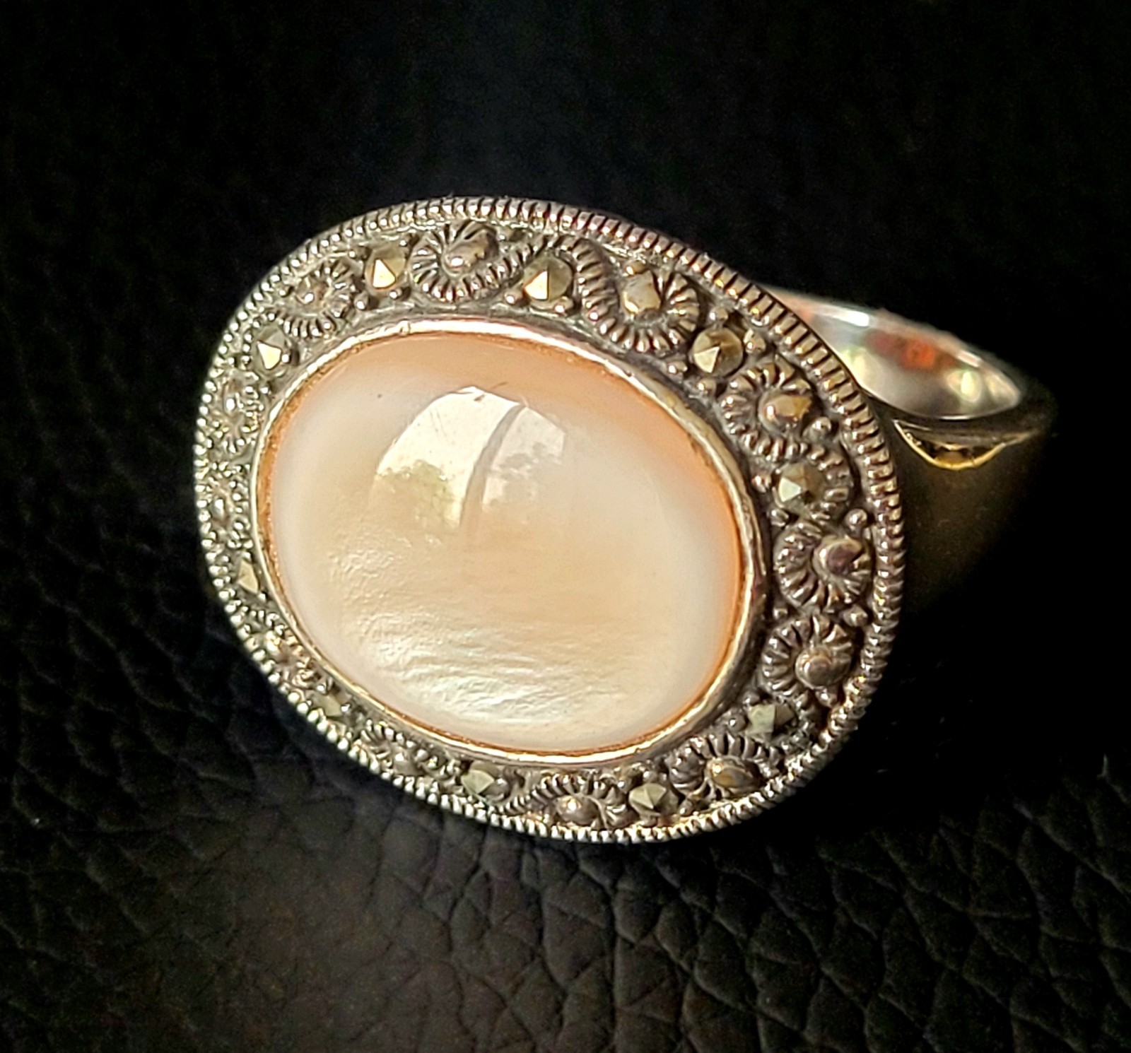 Vintage Sterling Silver 925 Pink Oval Mother Of Pearl Marcasite Ring 9.1 g Sz 9