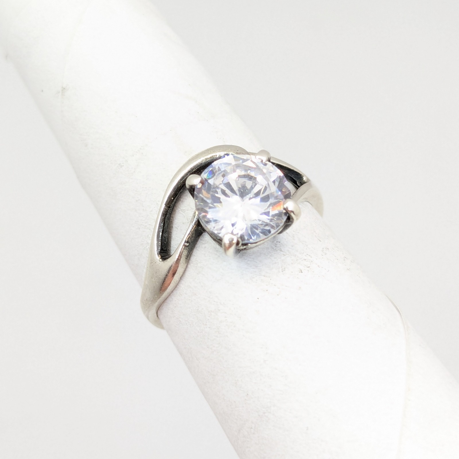 Vintage Elegant RING Silver 925 with Bright Stone-size: 7.5US(17.5mm) Ukraine#16