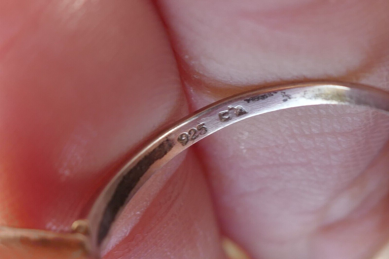 Vintage Sterling Silver & 6.4mm Cubic Zirconia Ring – Size 8