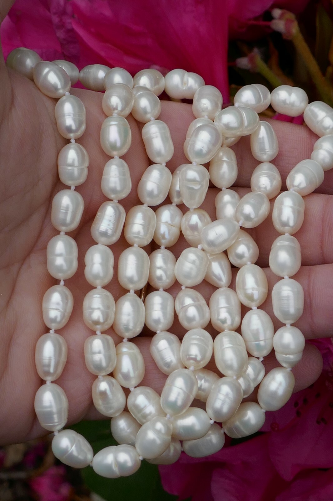Vintage 6.4 mm x 10.6 mm White Circle Pearl Necklace – 33″ Long