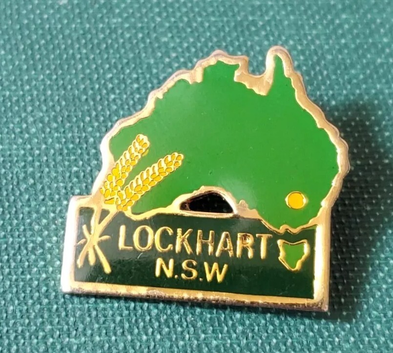 Australia Lockhart Brooch Pin Gold NSW Tone Green Unsigned Enamelware 1″
