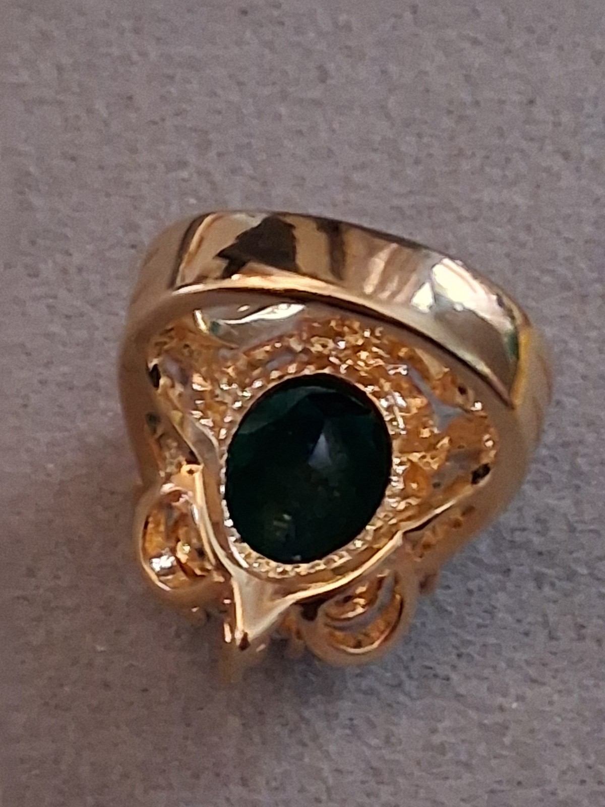 14K gold plated Lind Cubic Zirconia halo green stone vintage ring. SZ 4.5