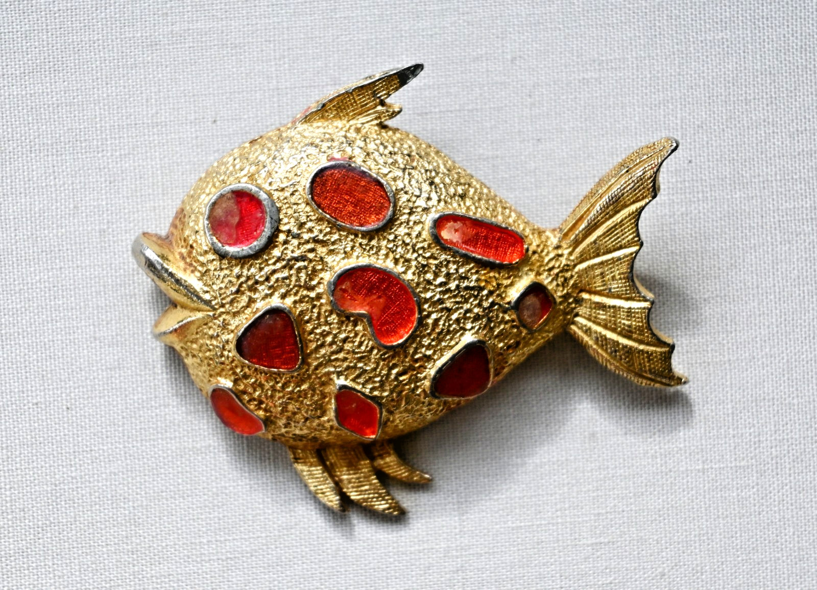 Vintage Florenza Enamel Textured Gold Tone Fish Brooch Pin Signed