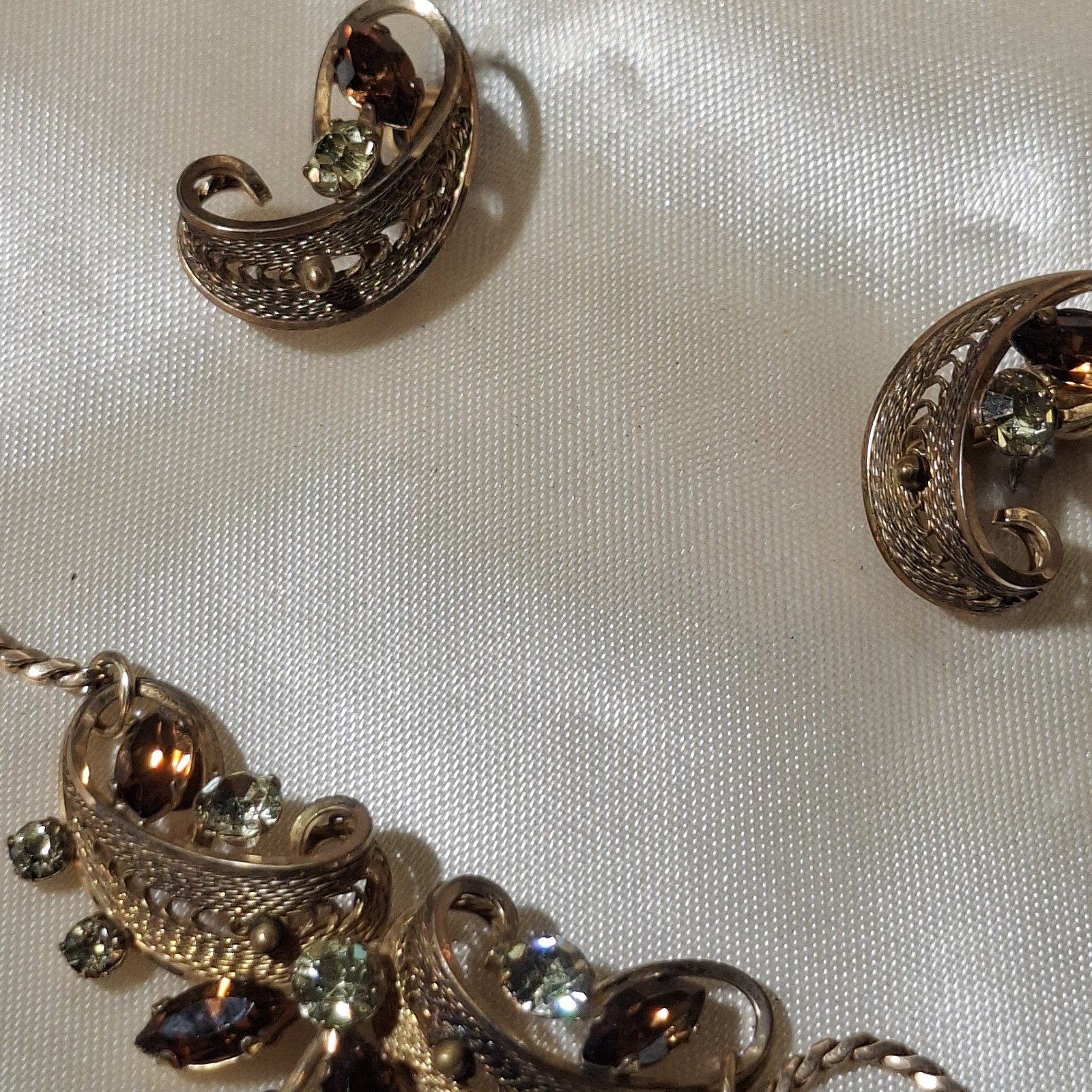 VAN DELL 12KT Gold Filled Rhinestone Filigree Necklace & Earrings Original Box