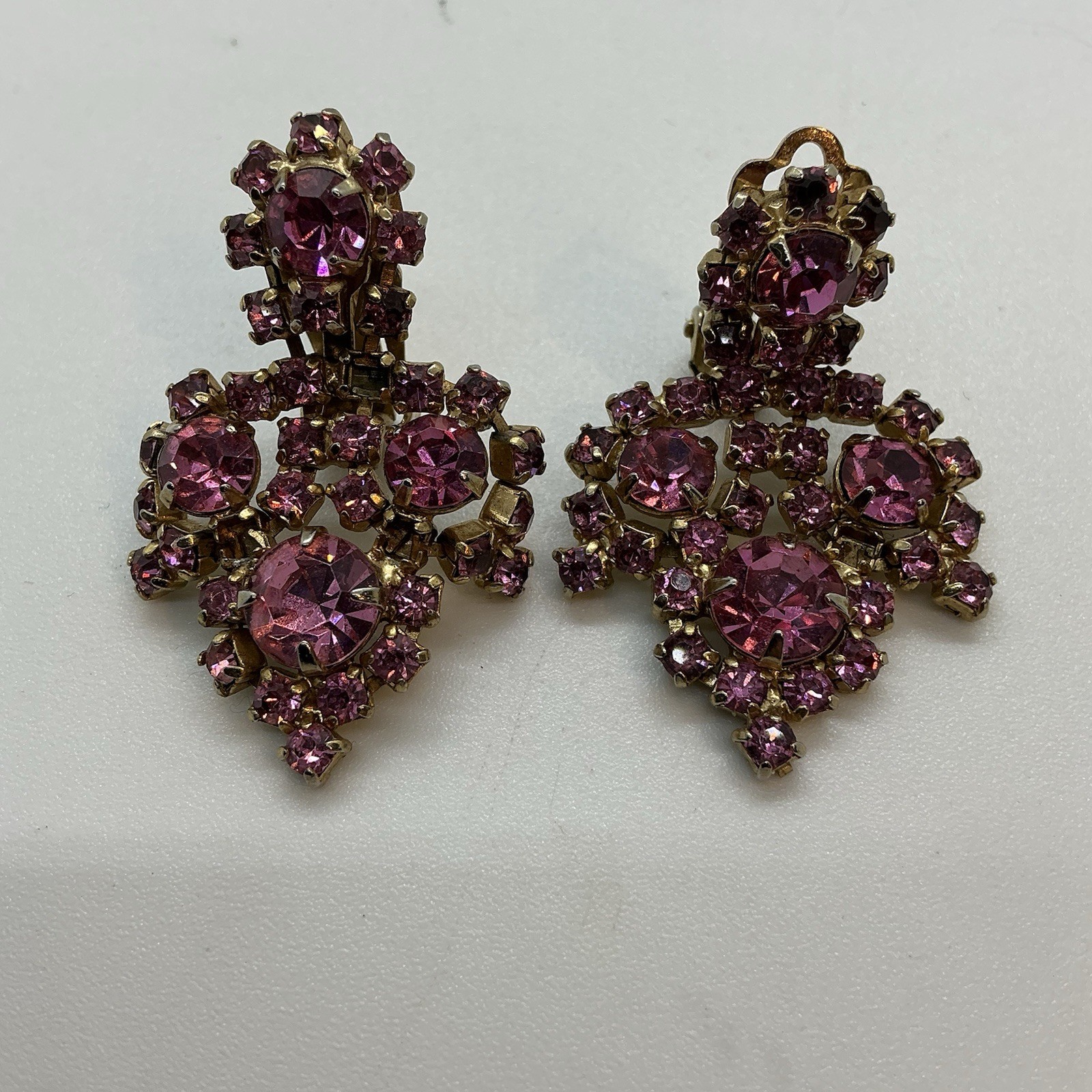 Vtg Signed Kramer Of NY Yellow Gold Tone Pink Rhinestone Clip on Earrings READ