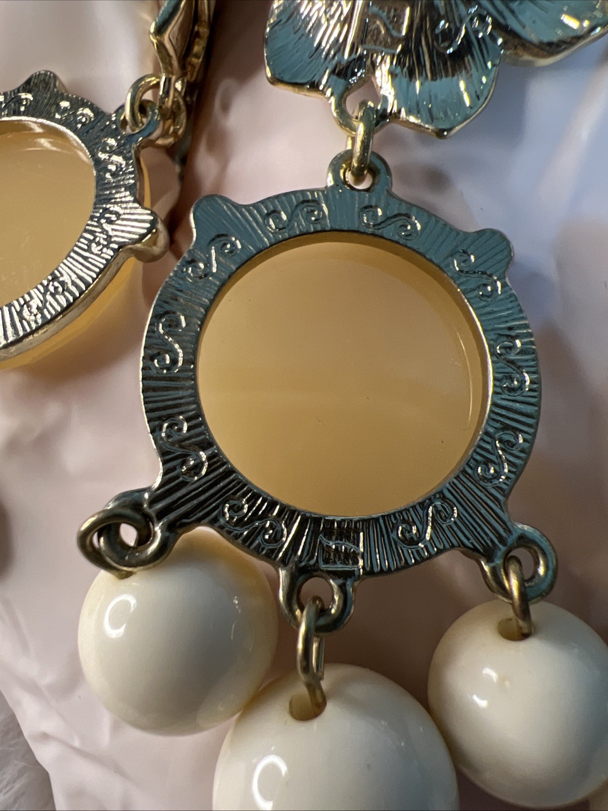 Stunning Vintage-inspired Floral Bubble Yellow Statement Necklace Elegant Prom