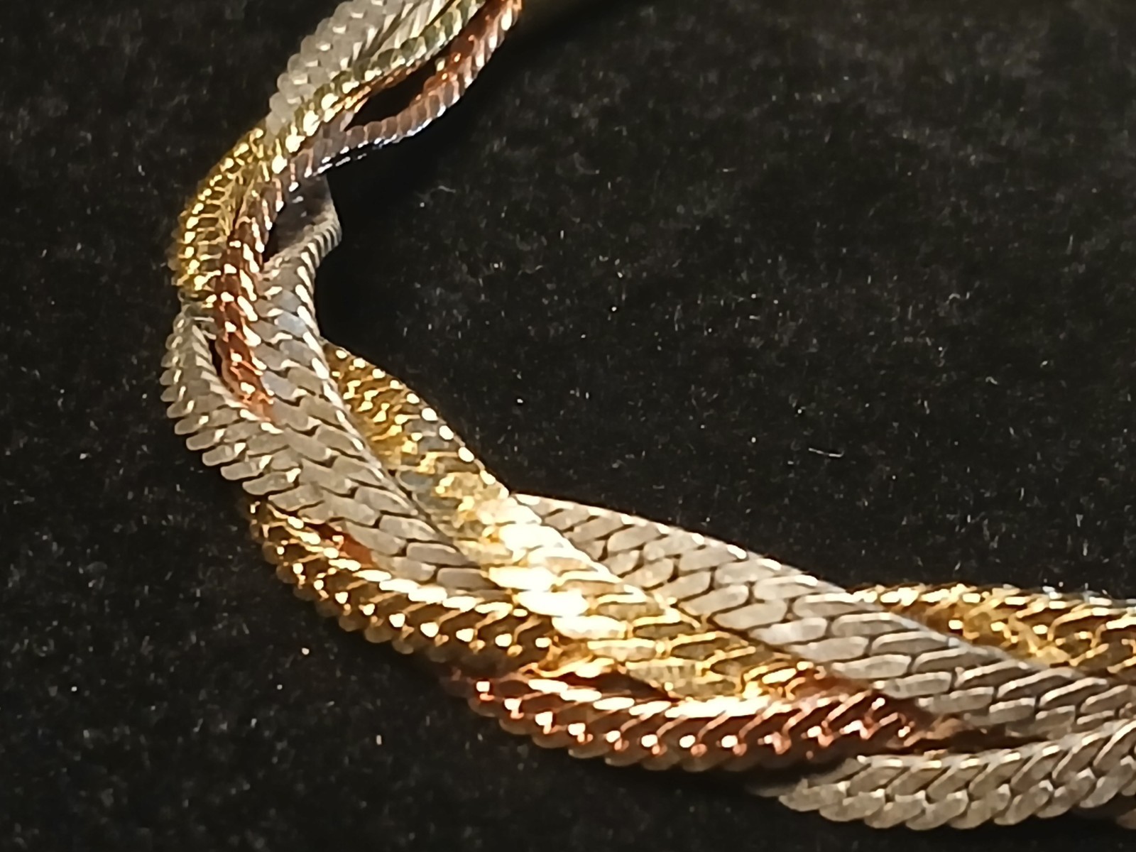 Stunning Verybeautiful 7.5” GOLD TONE BRAIDED BRACELET Herringbone