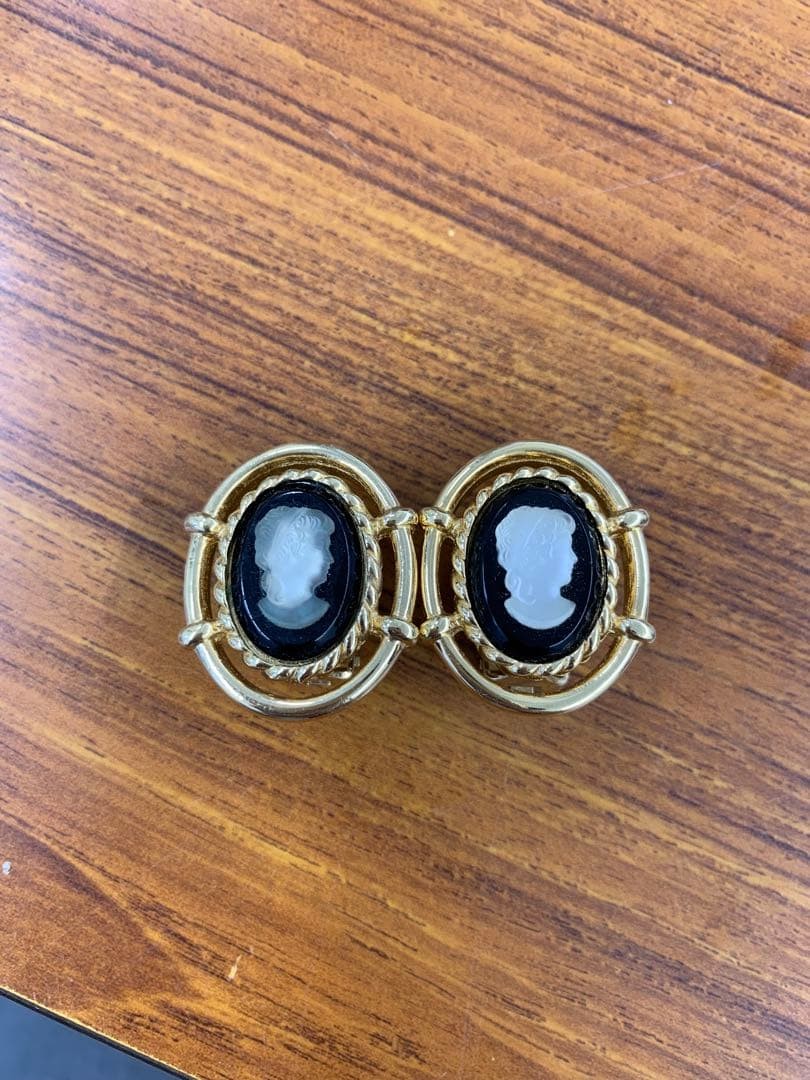 Excellent Burberrys Vintage Cameo Earrings