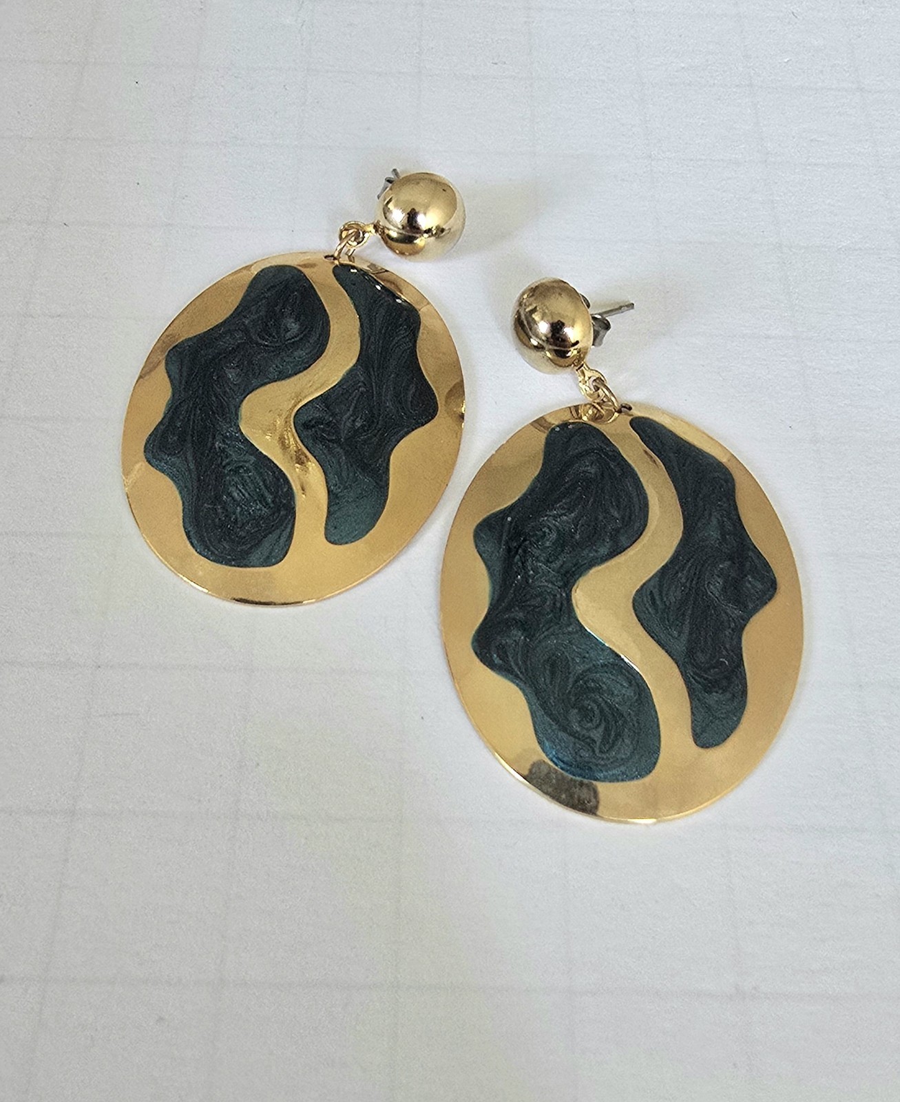Vintage 80’s NOS Gold Tone Green Forest Enamel Inlay Drop Pierced Earrings New