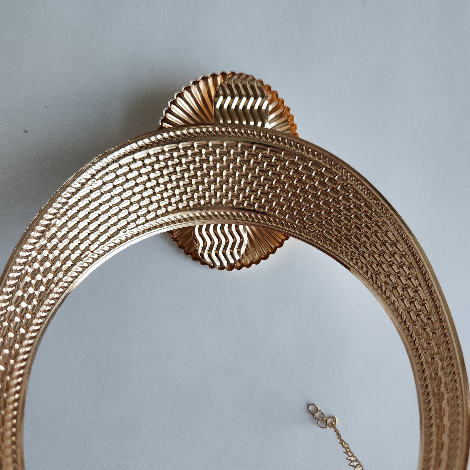 Gold Tone Collar Necklace Statement Knot Center Textured Choker 16–18”