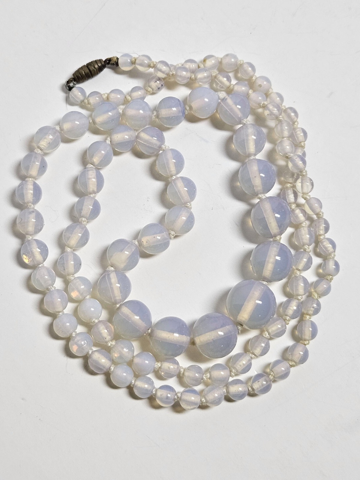 Antique Vintage OPALINE OPALESCENT GLASS Graduated BEAD NECKLACE 32″