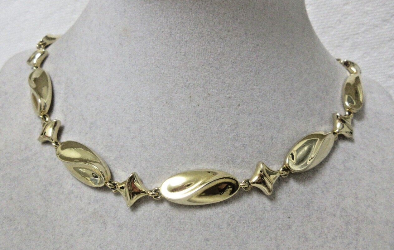 Vintage Gold Tone Patterned Oval Link Collar Necklace- No metal wear