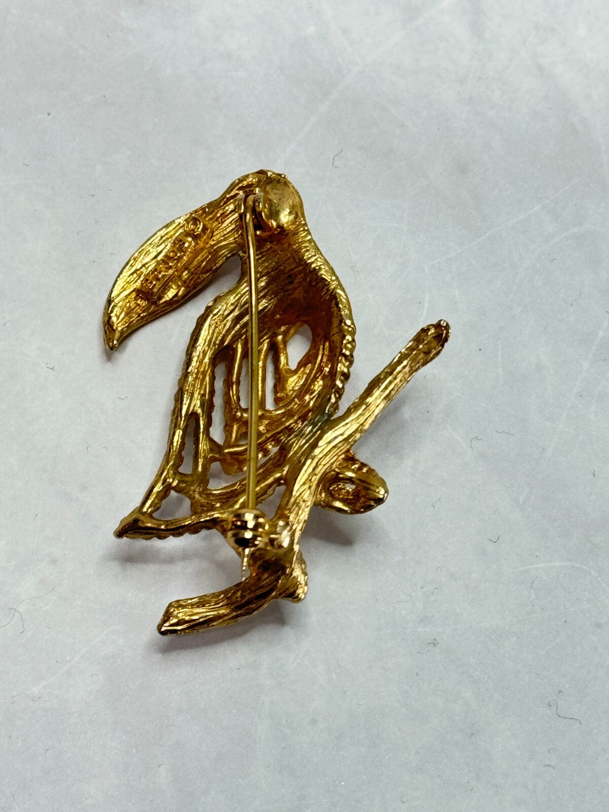 Rare Vintage Designer Edlee Goldplate Filigree Macaw Parrot Bird Brooch Pin