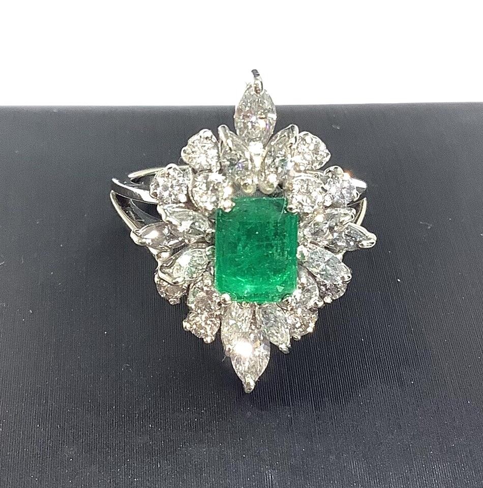 18K White Gold 1.88ctw Rectangular Cut Emerald & H/VS Mixed Cut Diamond Ring