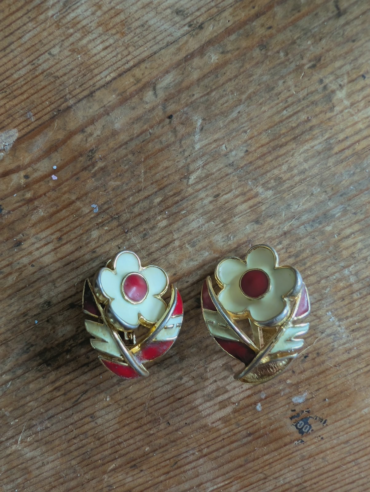 Vintage Orena Paris Enamel Flower Clip On Earrings Gold Tone Cream Red French
