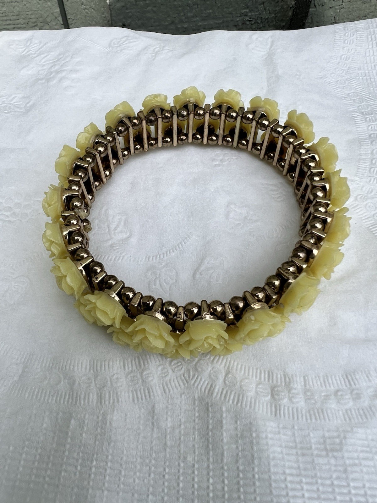 Vintage MCM Stretch Bracelet Carved Celluloid Yellow Flowers Floral Roses NICE!