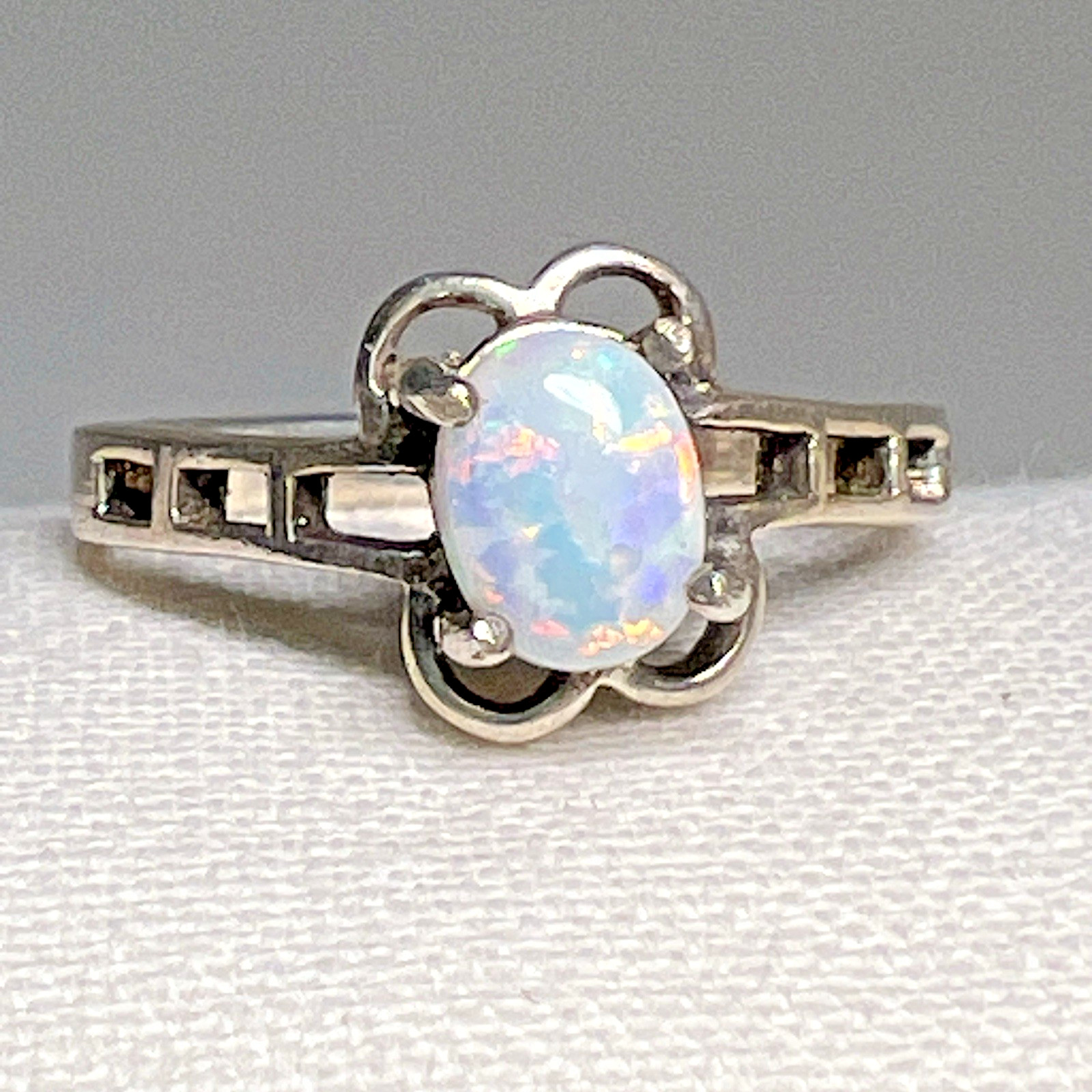 Sterling Silver Australian White Opal Ring Oval Cabochon Size 8 Vintage 2.5g