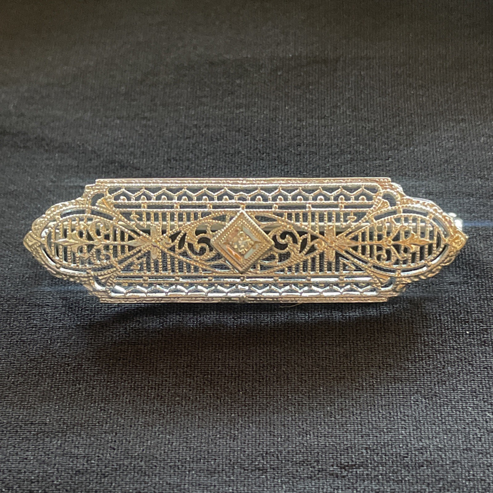 Antique Edwardian Art Deco 10k White Gold Filigree Mine Diamond Bar Brooch Pin