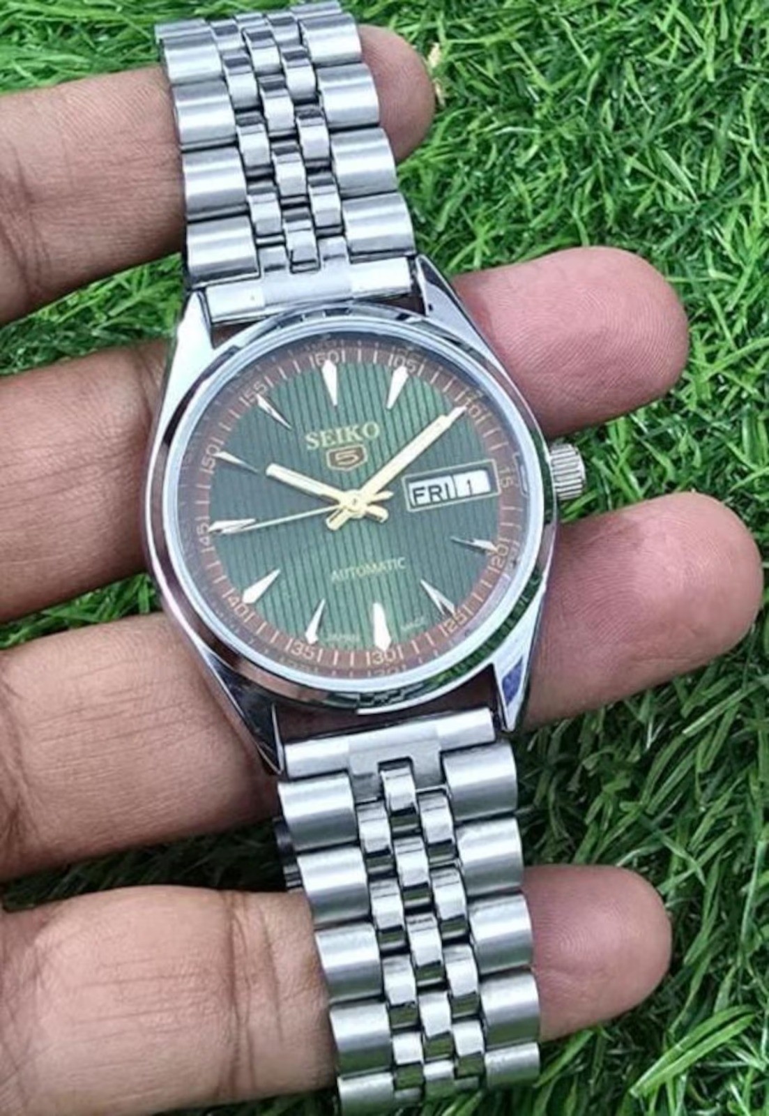 Vintage Seiko 5 Automatic Men steel Day Date 17 jewel Refurbished Japanese wrist