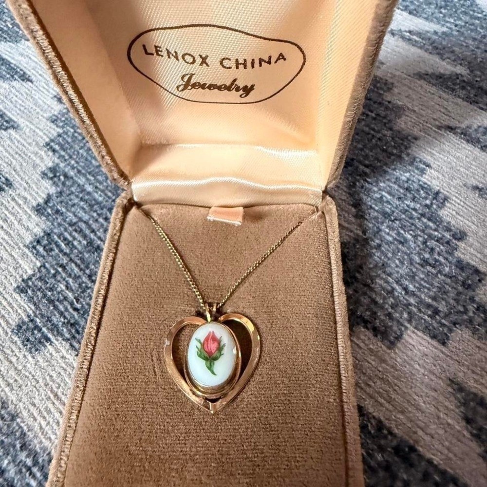 Lenox China Jewelry Vintage Gold Tone Heart Necklace Pink Rose Porcelain Pendant