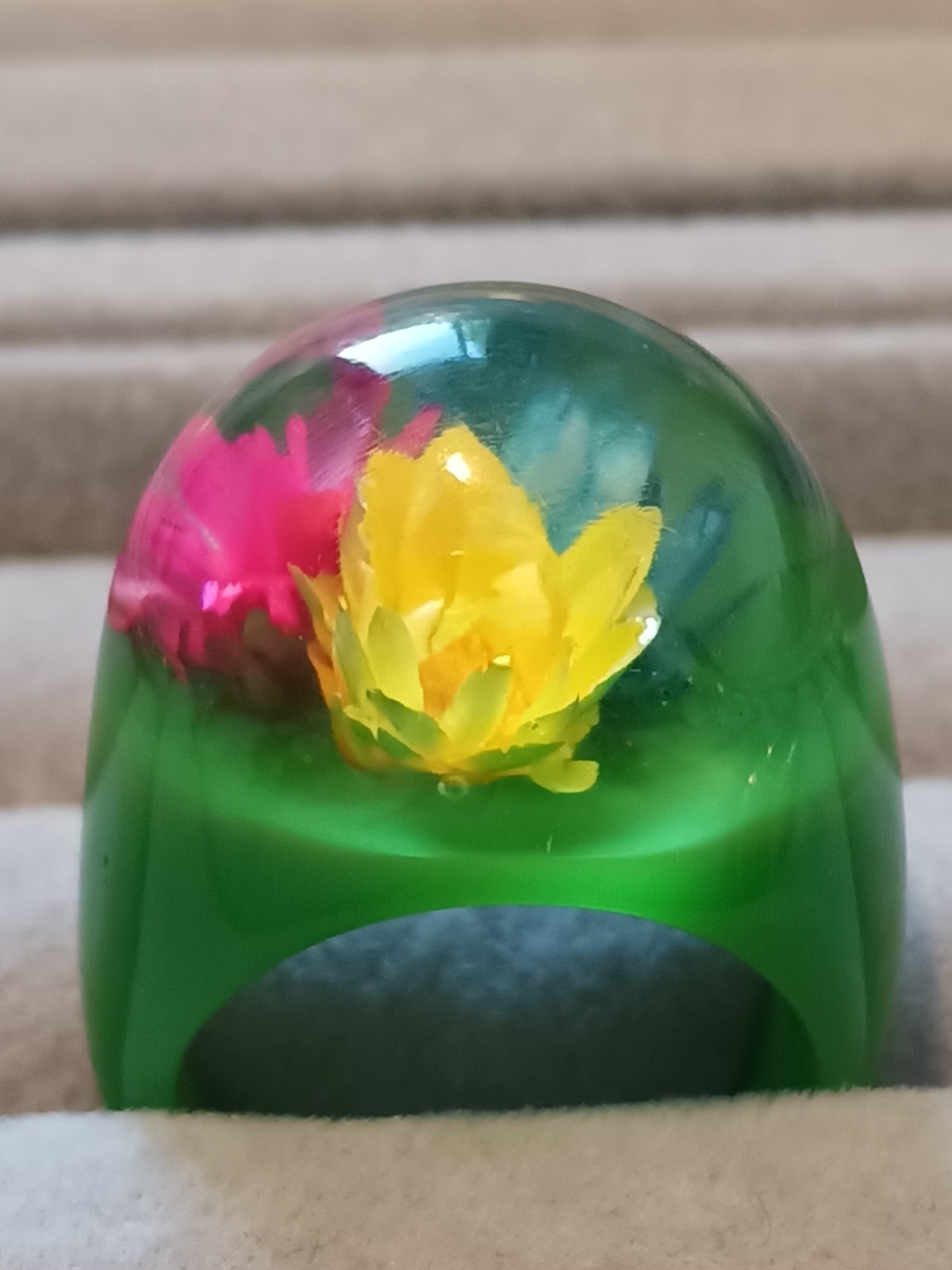 Vintage Lucite Bubble Ring Acrylic Dome Mod Pop Art Dried Flower MCM Green 8.5