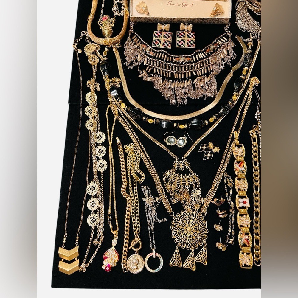Vintage & Modern Gold Tone Gold Plated Necklace & Bracelet Lot 38