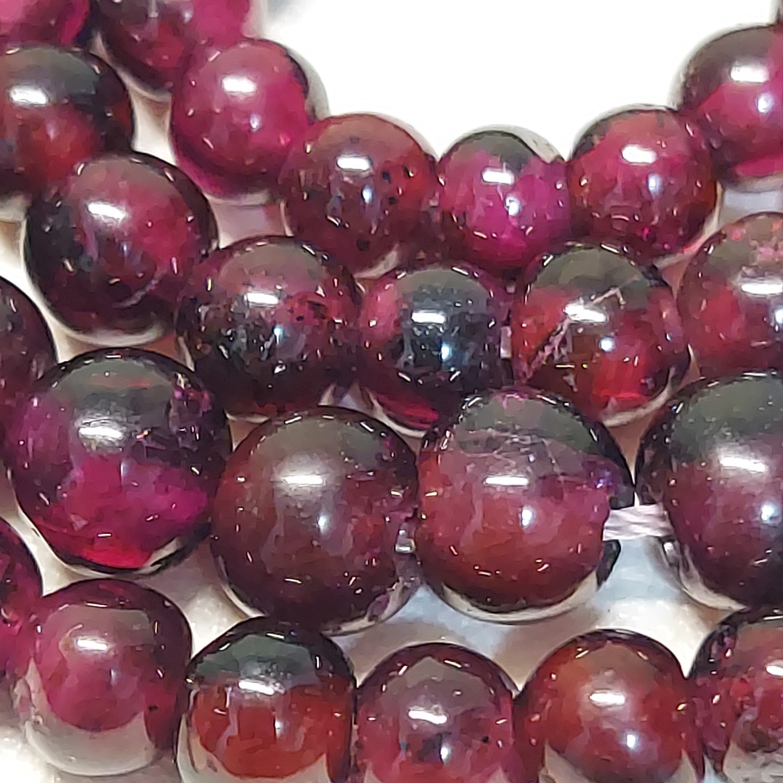 VTG Natural Garnet Graduated Hand Cut Bead Necklace 18.1″ Gold Tone Clasp 25.15g