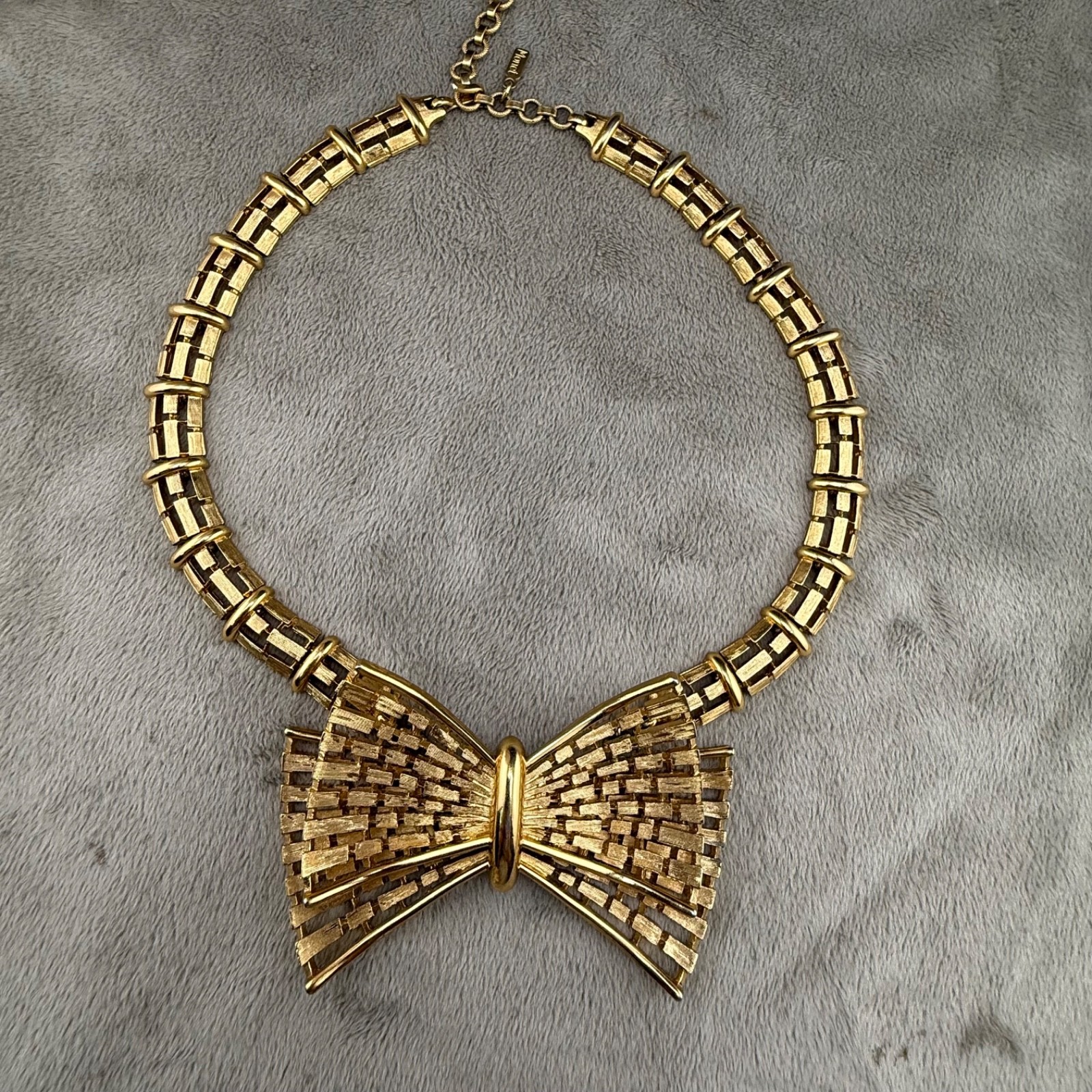 Vintage Monet Necklace Gold Tone Bow 16”