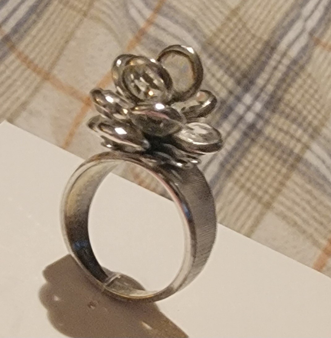 Beautiful Vintage MCM Cocktail Ring 18 k HGE Cut Crystal