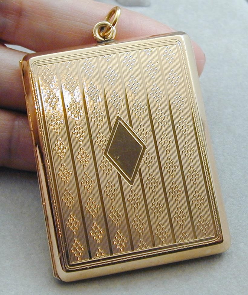 HUGE Vintage Gold Tone Elgin American Locket Original Place Holder Photos