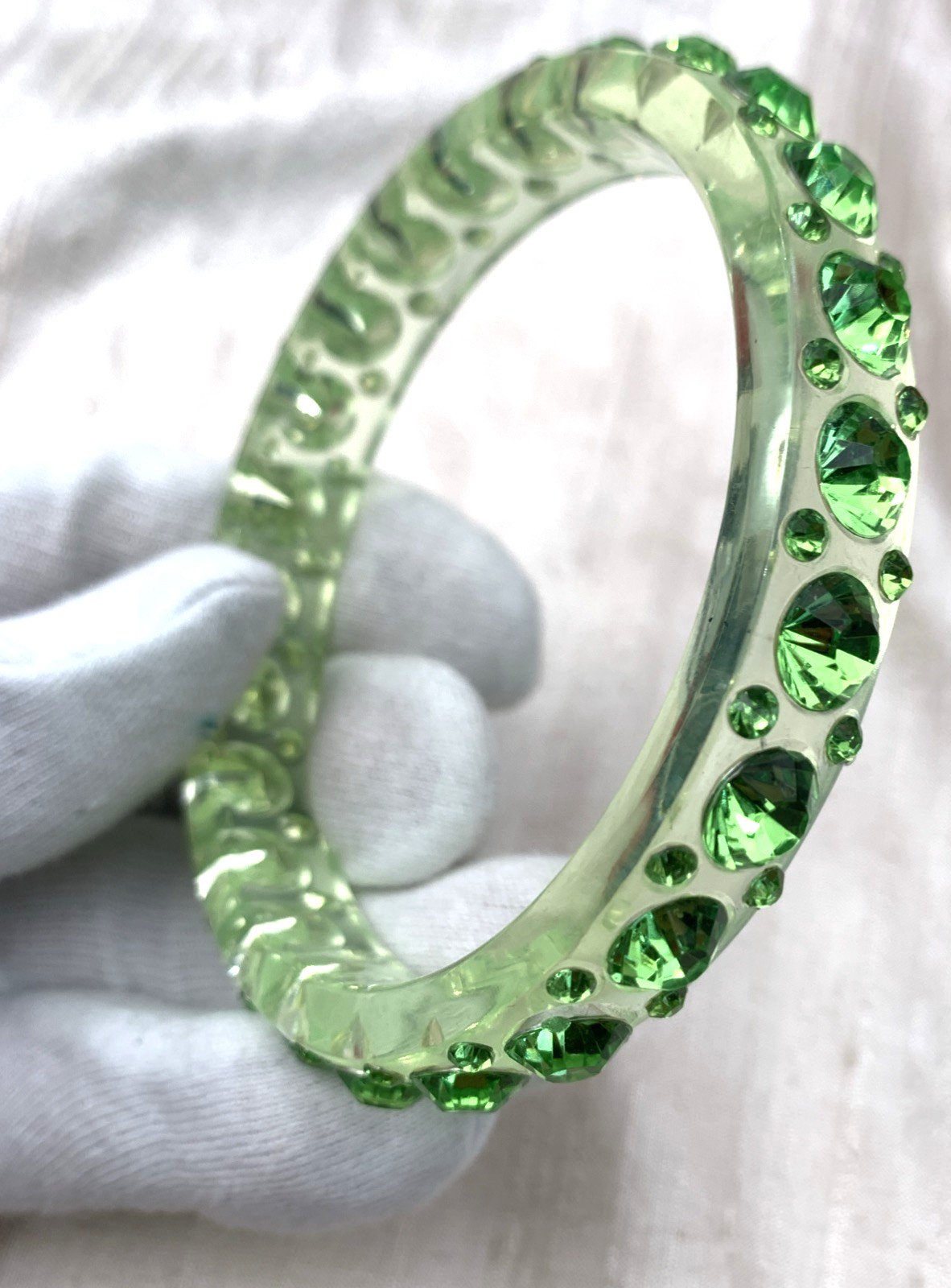 Vintage Art Deco Lucite & Rhinestone Bangle Bracelet Green Clear 8-1/4” IC
