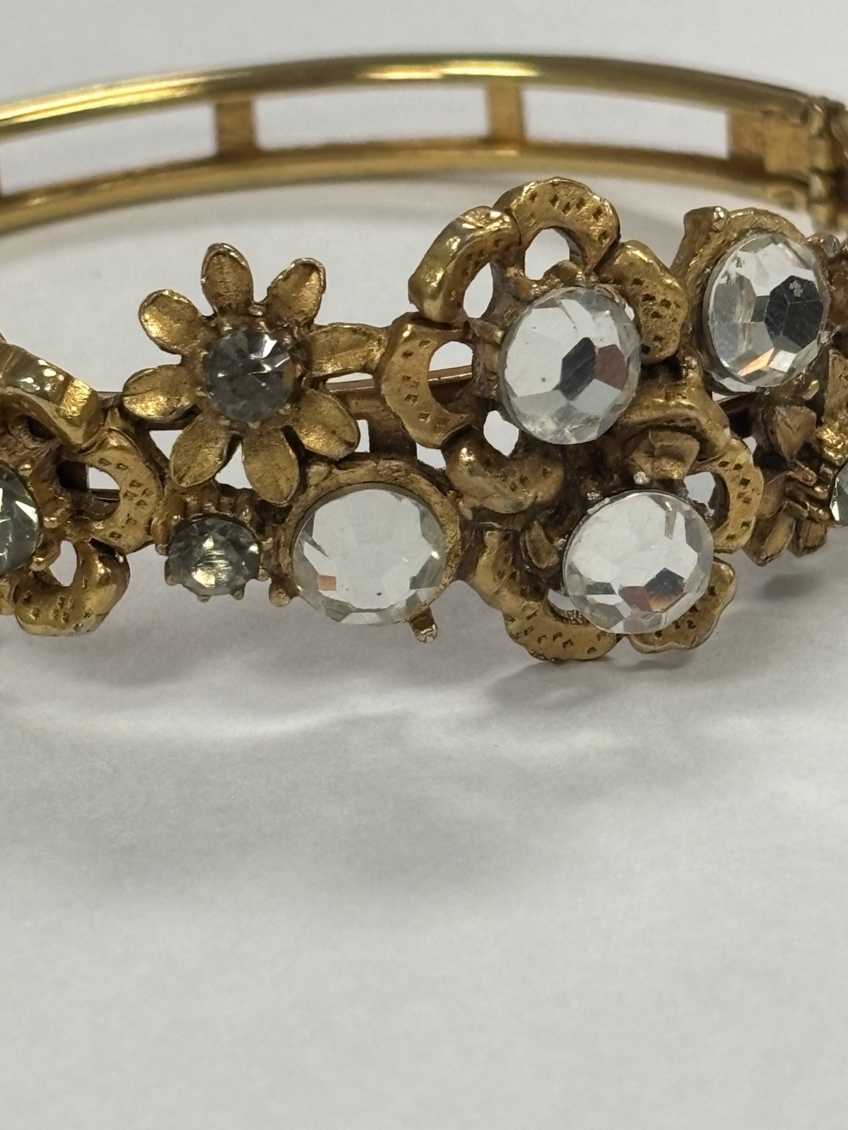 RARE VTG Signed FLORENZA Floral Rhinestone Hinged Bangle Bracelet Gold Tone HTF