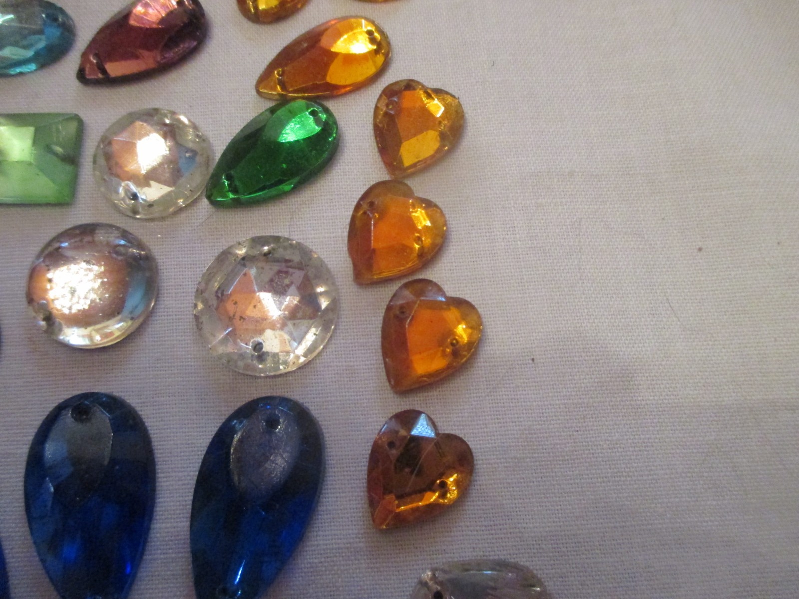VINTAGE SEW ON LOT CRYSTAL SHELLS CRYSTAL STARS & ASSORTED SEW ONS