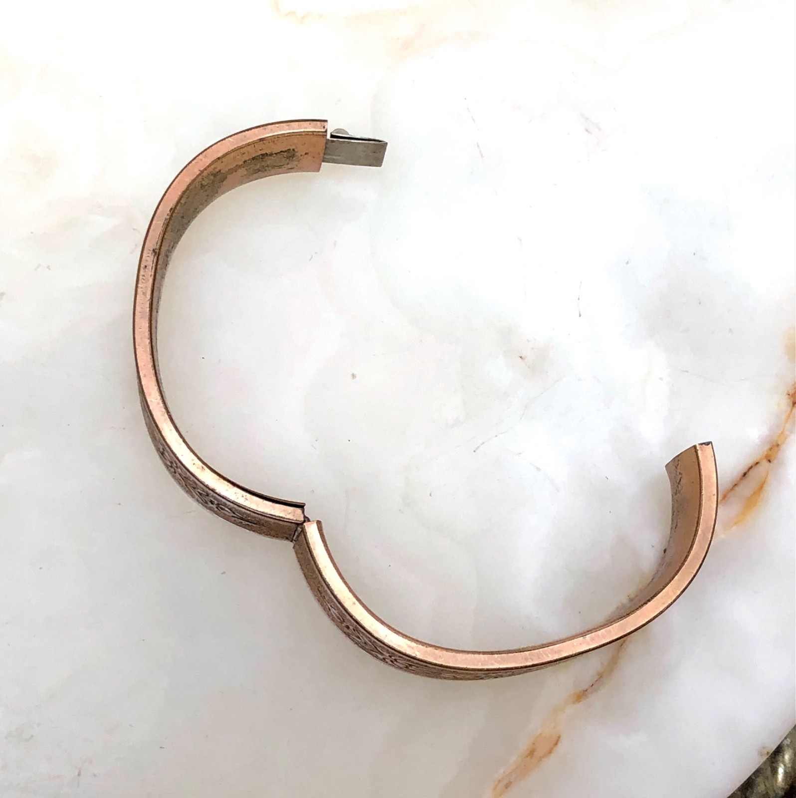 Antique 1880s VICTORIAN Rolled Gold Taille d’Epargne ENAMEL BANGLE Bracelet