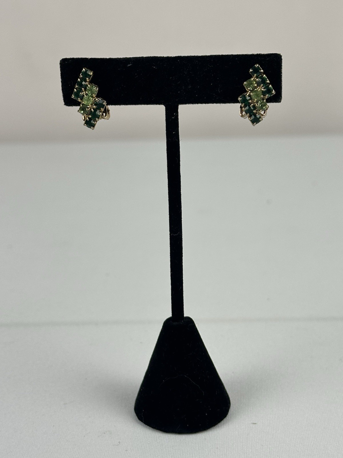 Vintage Green Rhinestone Cluster Goldtone Clip On Earrings